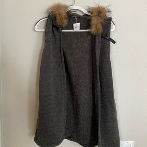 Vest with fur